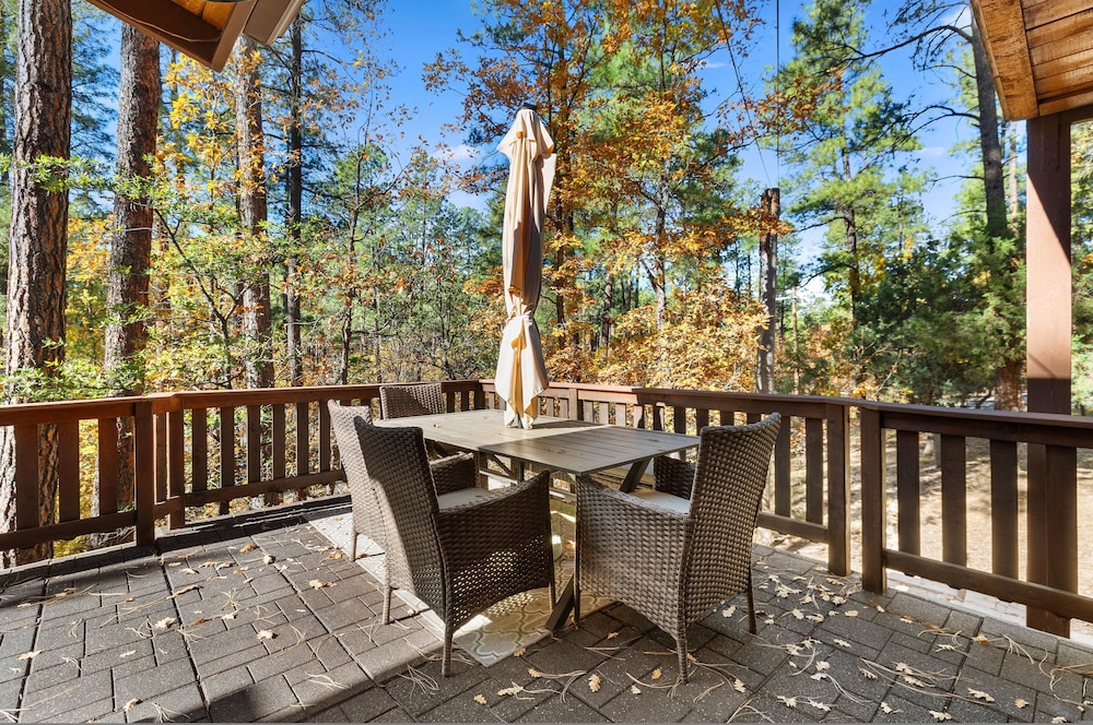 Ponderosa Hideaway 4-br Cabin Mtn View Trails Brbq