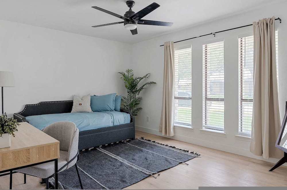 The Belvedere Pet Friendly Spacious Yard