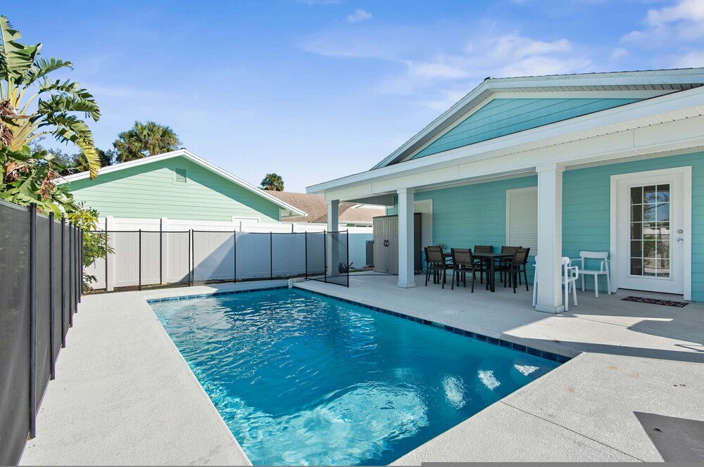 Beach Home w Heated Pool Free Golf Cart