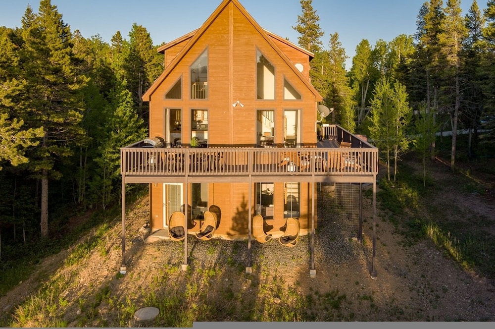 Serene Retreat Amazing Views Hottub Sauna Xbox