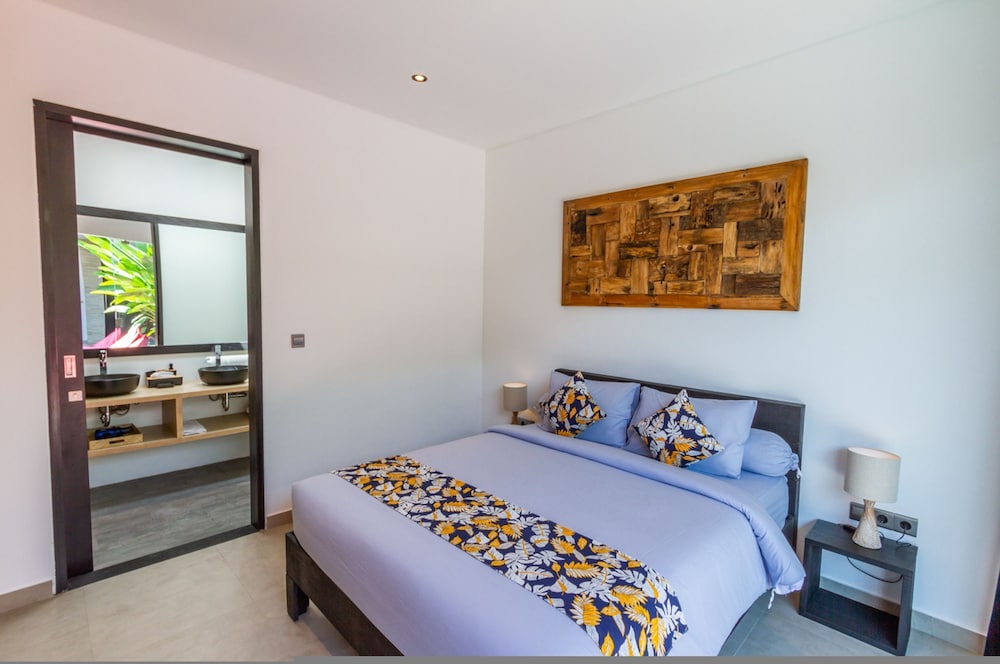 Villa Lys by Alfred in Bali - Charming 3BD Villa w Pool View Near Berawa Beach