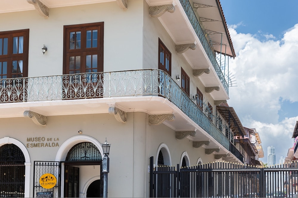 The Plaza Catedral Views by Acomodo Casco Viejo