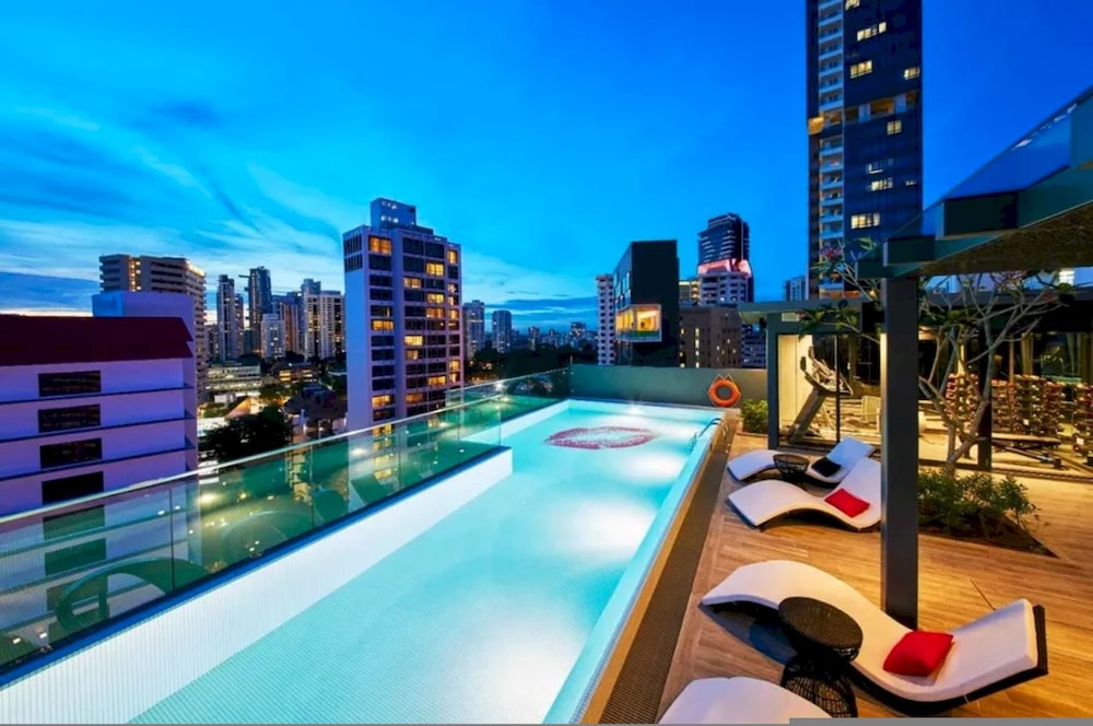 Beautiful 1 Bedroom Apt Prime Location in Singapore