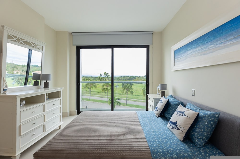 The Seashells Beach Condo by Acomodo