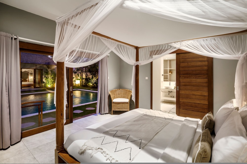 Villa Nabi by Alfred in Bali - New Family 5BR Villa Next to Seminyak Beach