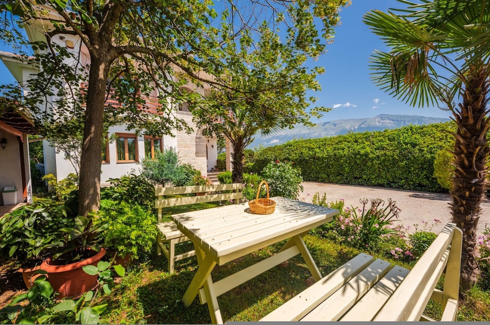 Charming Townhouse With Stunning Views