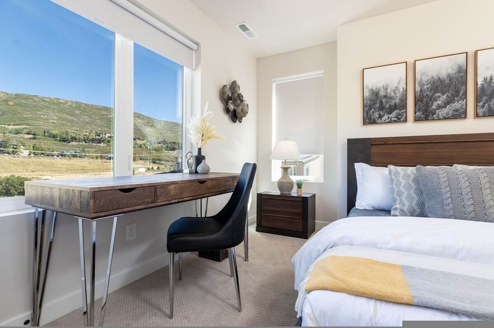 Hot Tub- Spacious-4br-deer Valley-mountain-view