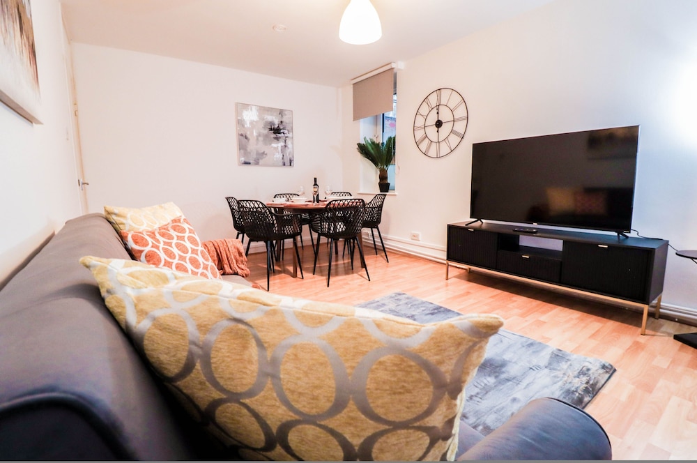 Gorgeous 3 Bedroom Hampstead Property