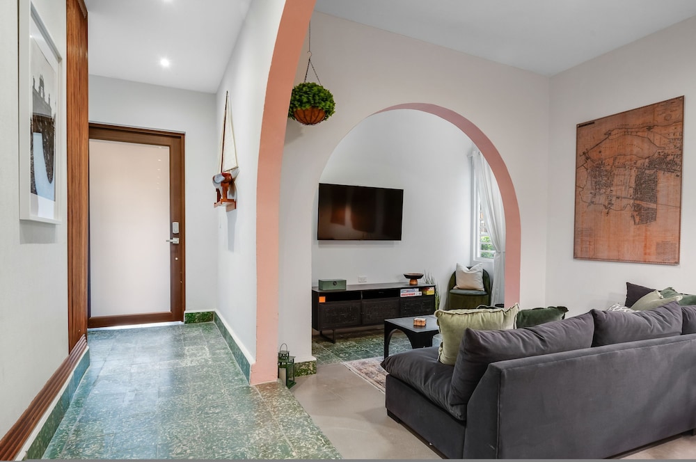 Chic Apartment Pool Parking in Central Condado
