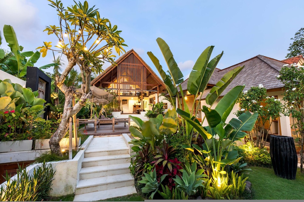 Villa Chempaka by Alfred in Bali - New Luxe Tropical 4BR Dream Villa in Canggu