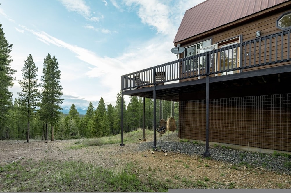 Serene Retreat Amazing Views Hottub Sauna Xbox