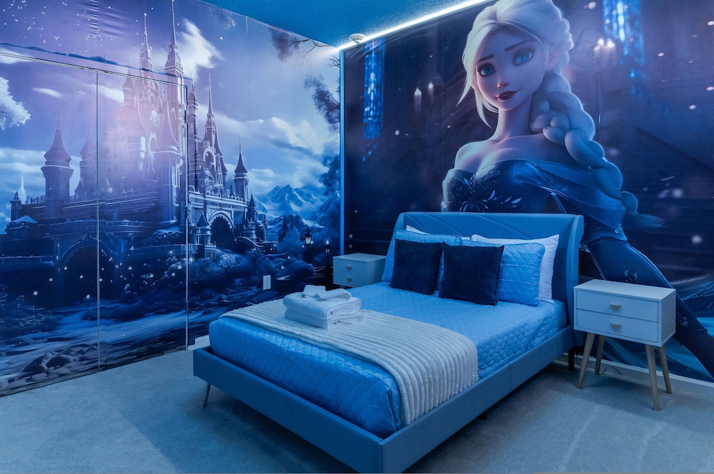 Sophisticated 9 Bedroom Close to Disney