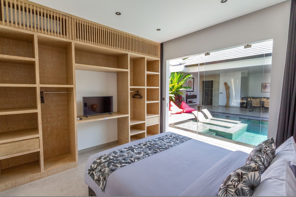 Villa Lys by Alfred in Bali - Charming 3BD Villa w Pool View Near Berawa Beach