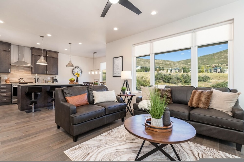 Hot Tub- Spacious-4br-deer Valley-mountain-view