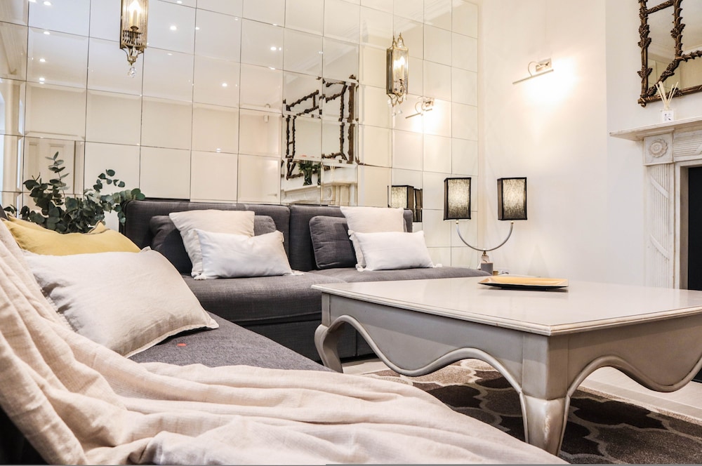 Beautiful Kensington Garden Apartment