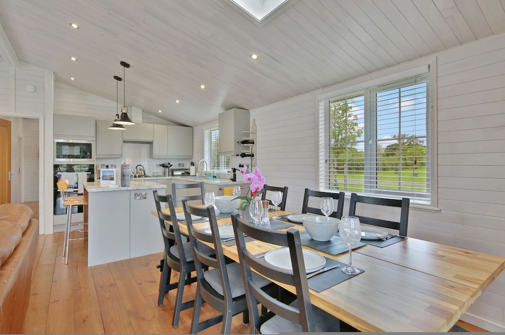 Host Stay Mahonia Lodge