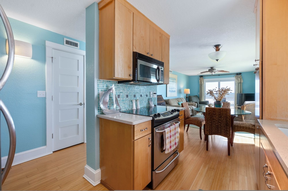 Oceanfront 2 bed 2 Bath Condo New Smyrna Beach