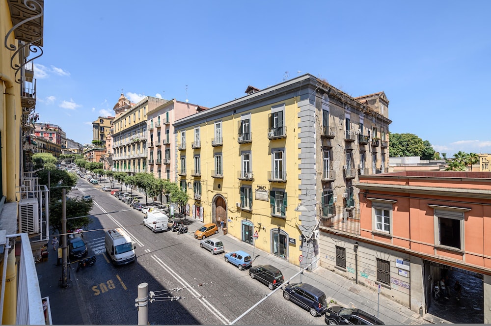 Into Mann in Naples With 5 Bedrooms and 5 Bathrooms