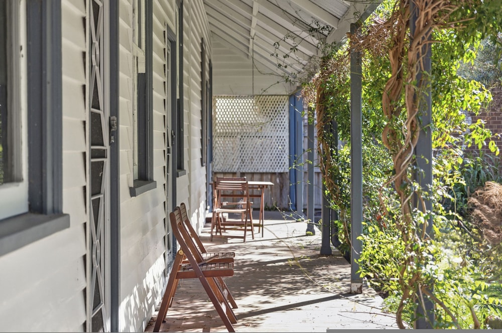 Ye Olde St Leonards Hotel Pet Friendly Sleeps 9