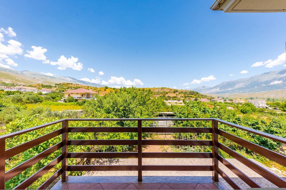 Charming Townhouse With Stunning Views