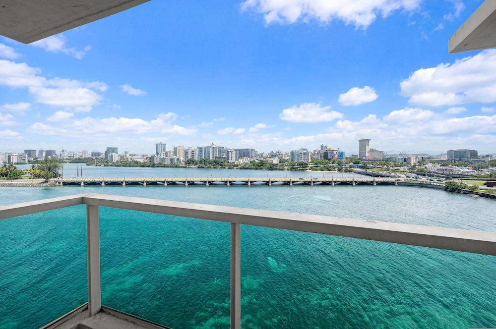 Lagoon819-bl in San Juan