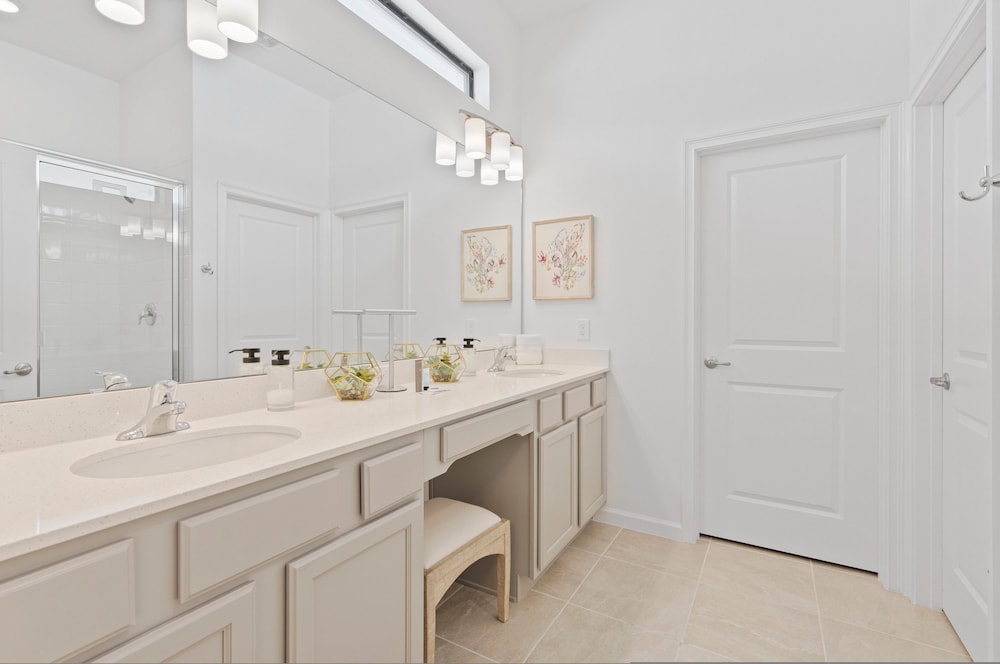 2024 Brand NEW 12bed 12ba At Paradiso Grande