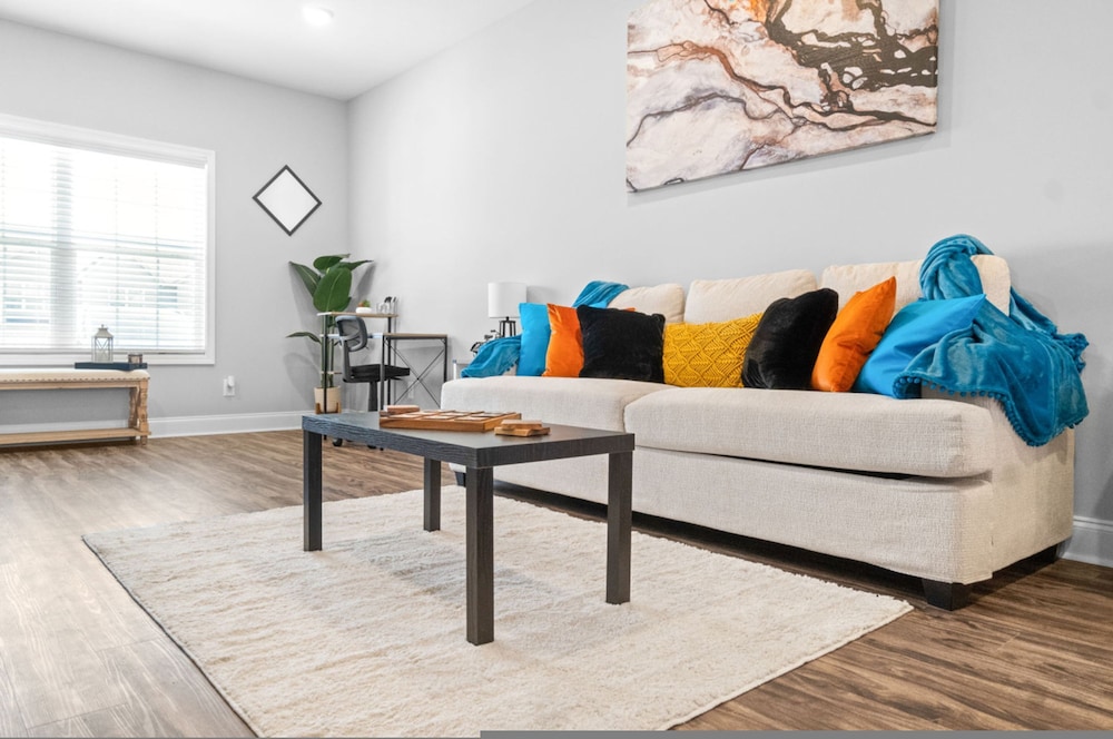 Sapphire Oasis A Luxurious Townhouse Retreat Near Nashville Ft Campbell
