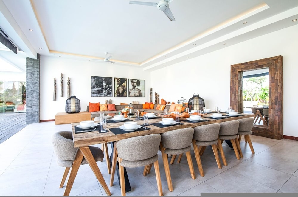 Villa 15 Stunning 6 BR Villa 400m to Beach