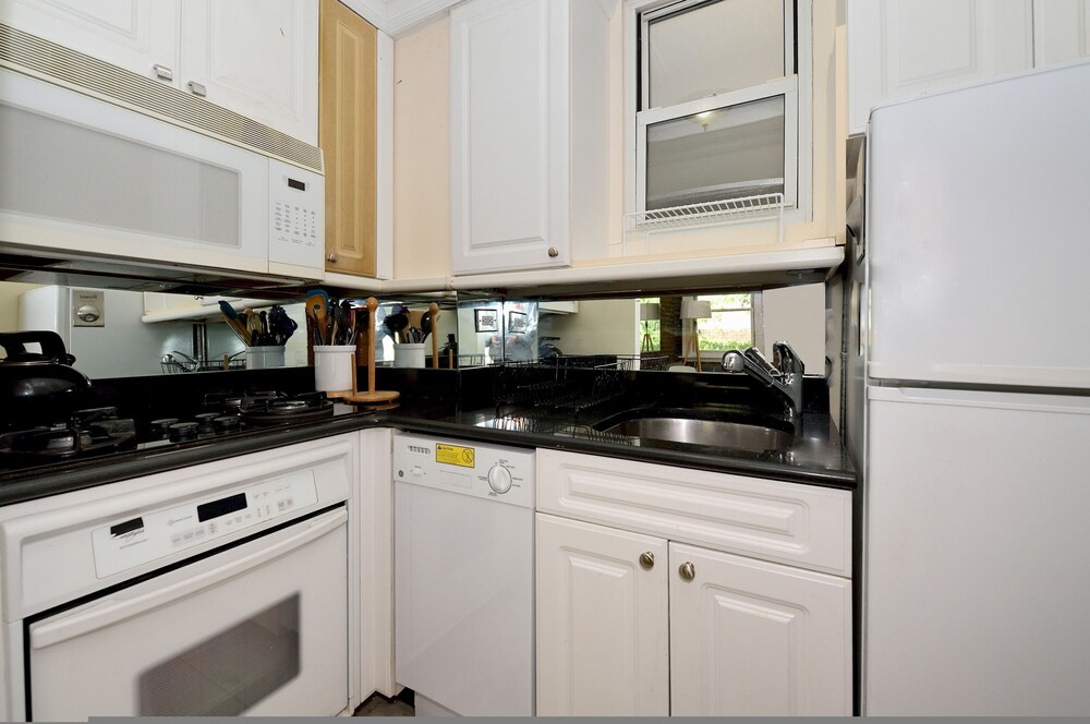 Charming 3-bedroom Apartment in Midtown West