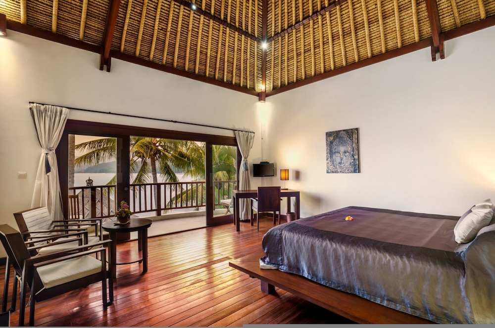 Villa Blanca by Alfred in Bali - Modern Luxury 5 Bdr Oceanfront Villa in Candidasa
