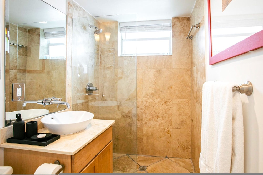 Spacious Apt in the Heart of South Beach