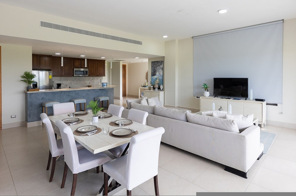 The Seashells Beach Condo by Acomodo