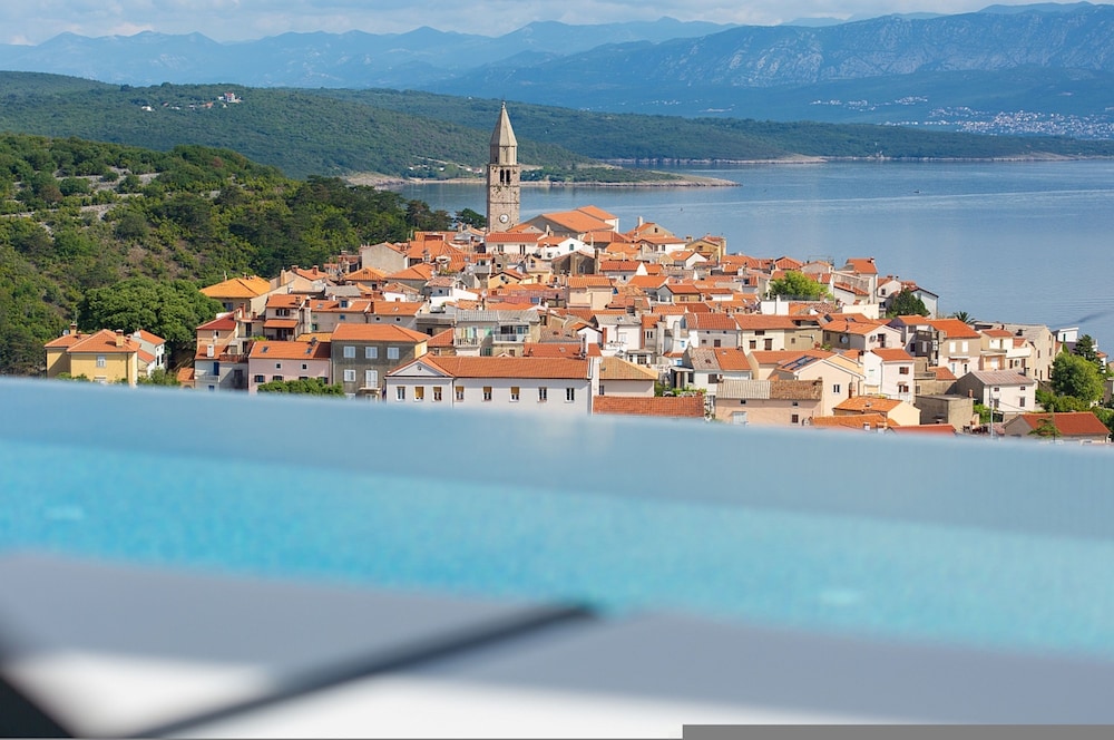 Villa Majestic With Sauna and Beautiful Views
