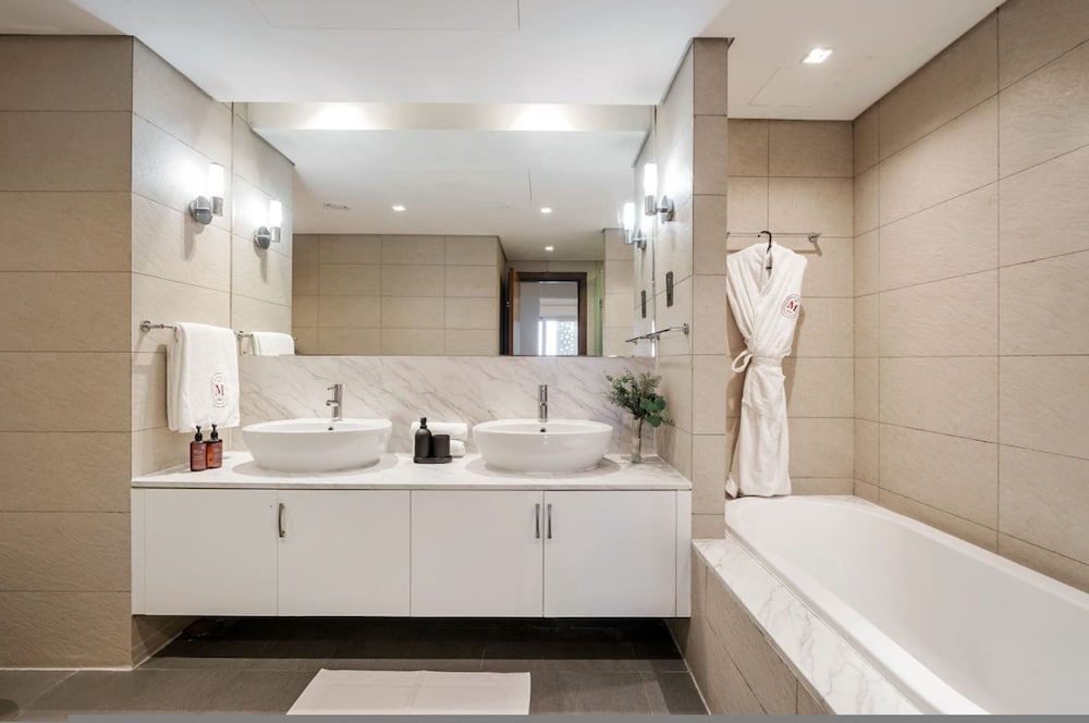 Luxury 2BR Maid Enjoy Stunning Marina View
