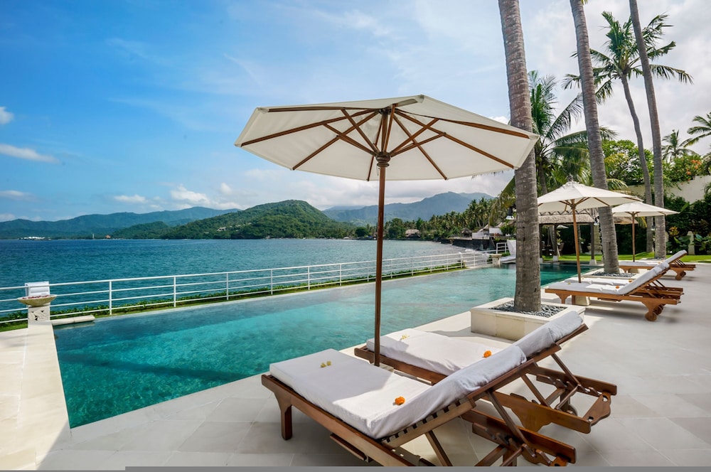 Villa Blanca by Alfred in Bali - Modern Luxury 5 Bdr Oceanfront Villa in Candidasa