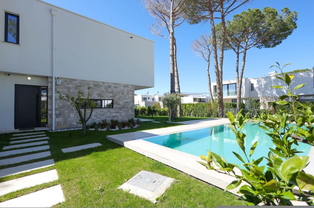 Sanpietro Vacation Villa 002