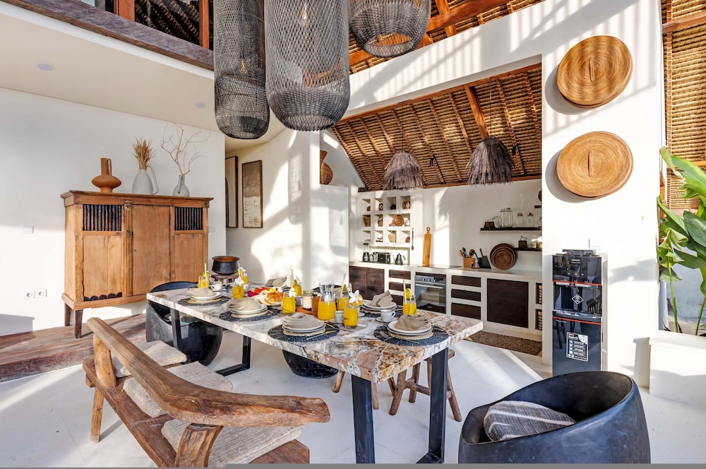 Villa Chempaka by Alfred in Bali - New Luxe Tropical 4BR Dream Villa in Canggu