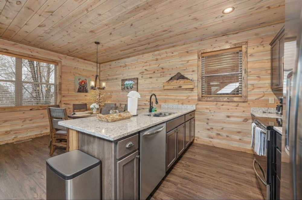 Dreamy Bear Lodge in Gatlinburg
