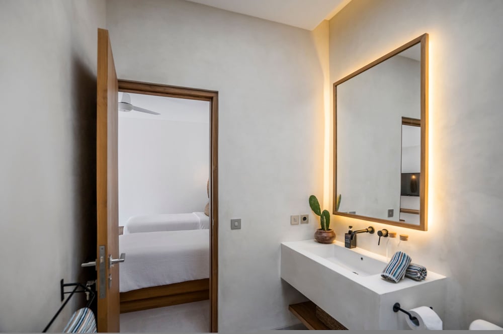 Villa Oasi 1 by Alfred in Bali - Brand New Tropical Luxury 3 BR Bingin Beach
