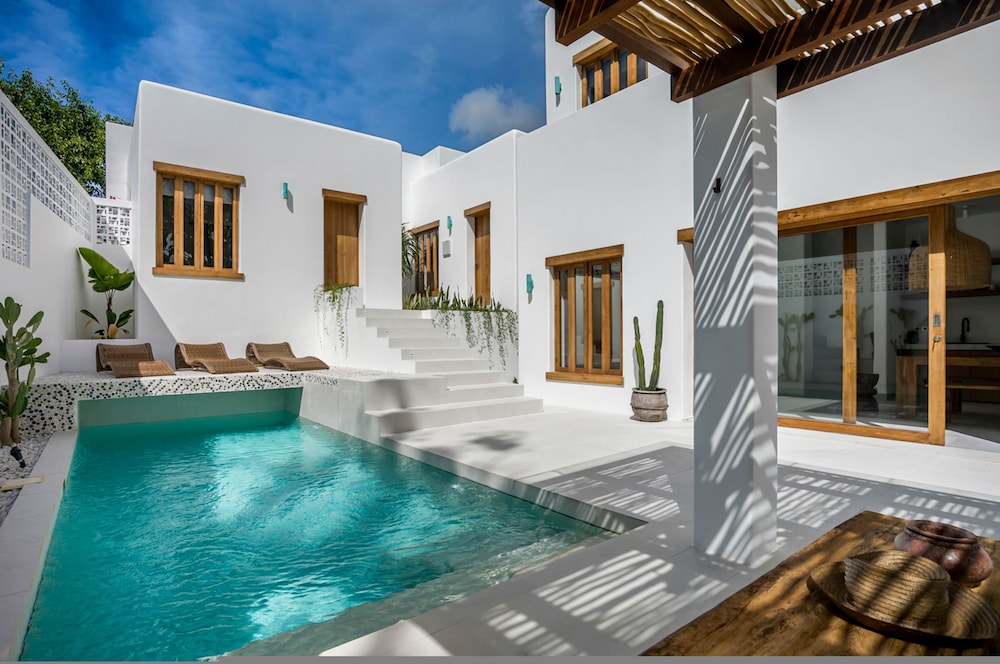 Villa Oasi 1 by Alfred in Bali - Brand New Tropical Luxury 3 BR Bingin Beach