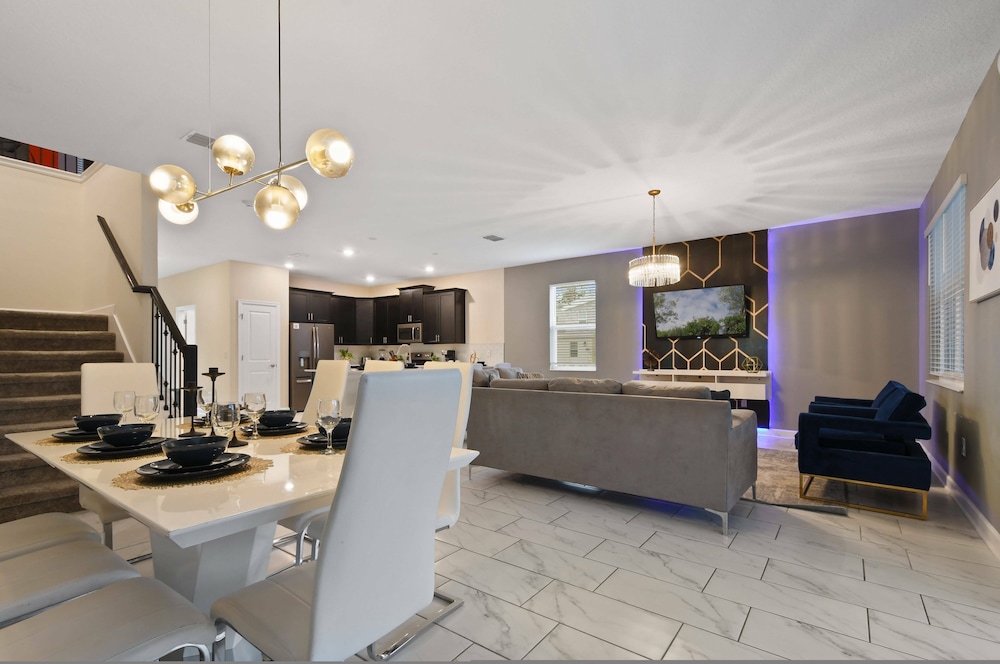 Gorgeous 9bedroom Home Private Pool Game Theater