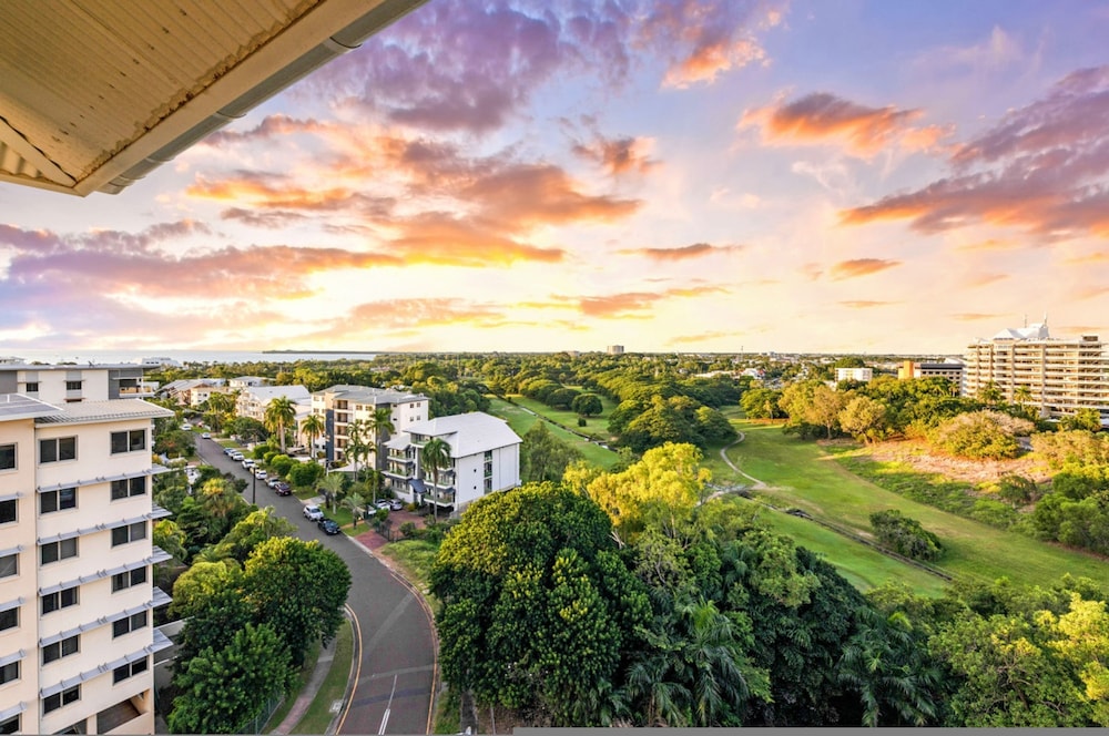 ZEN Imperial 4-br Stylish Penthouse in CBD Pool