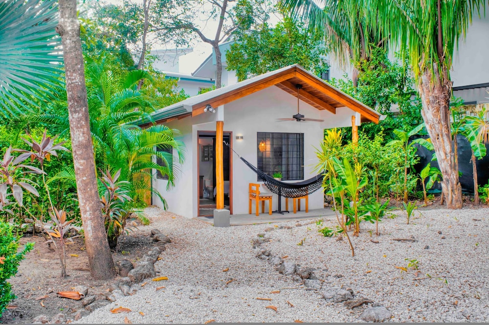 Casa Bonita - 5BR With Pool Walk to Beach