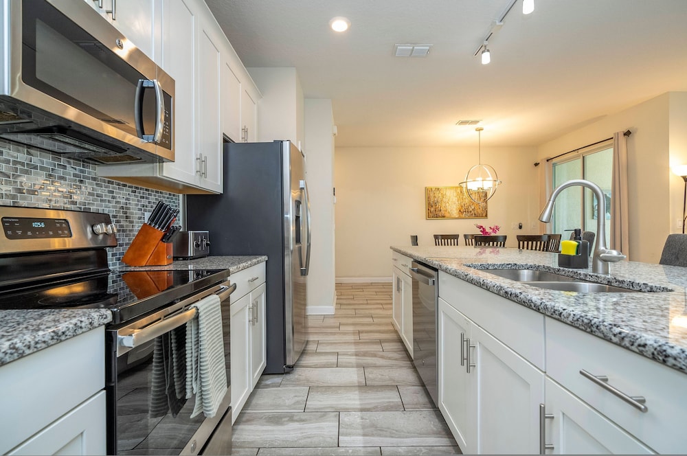 Storey Lake 4 BR With Private Pool