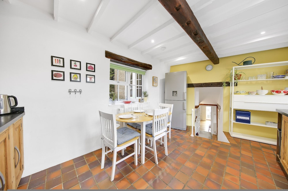 Host Stay Westbury Cottage