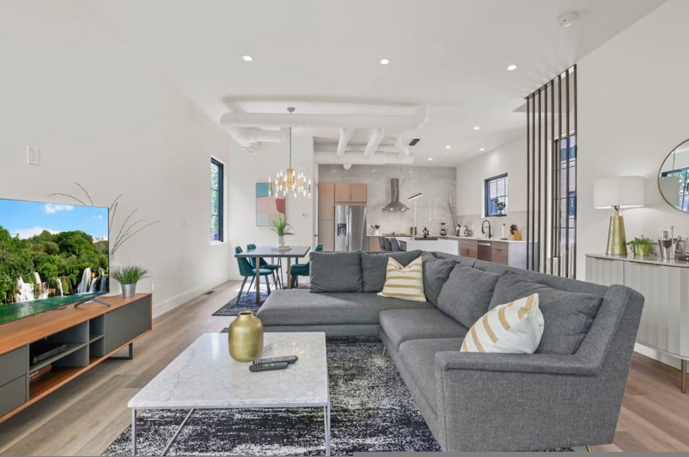 Stylish Getaway -columbus-3 Bedroom Masterpiece