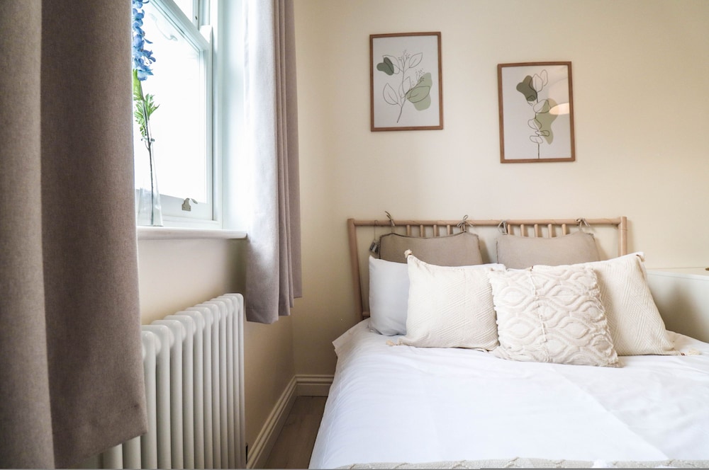 Right by Oval Station - 2 bed Flat Free Wifi