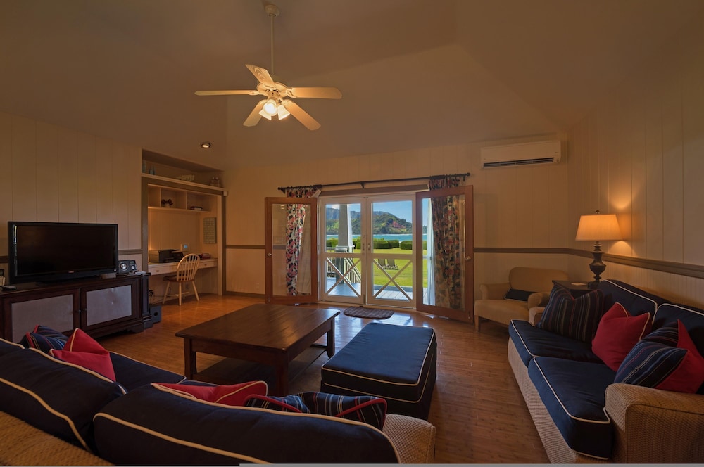 Hanalei Nalu in Hanalei