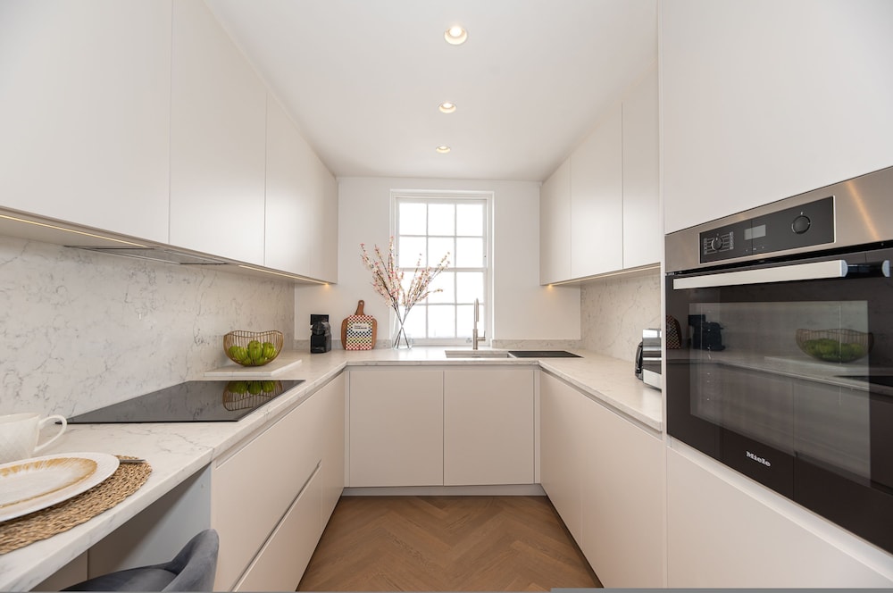 Elegant and Bright 3-bed Flat Near Sloane Square