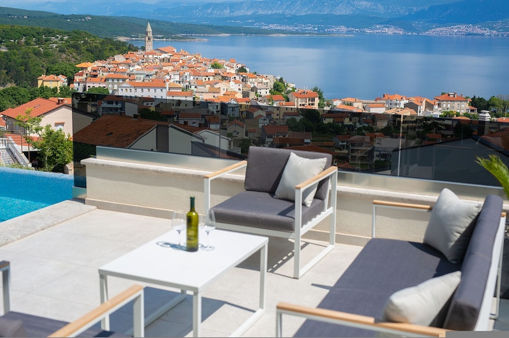 Villa Majestic With Sauna and Beautiful Views